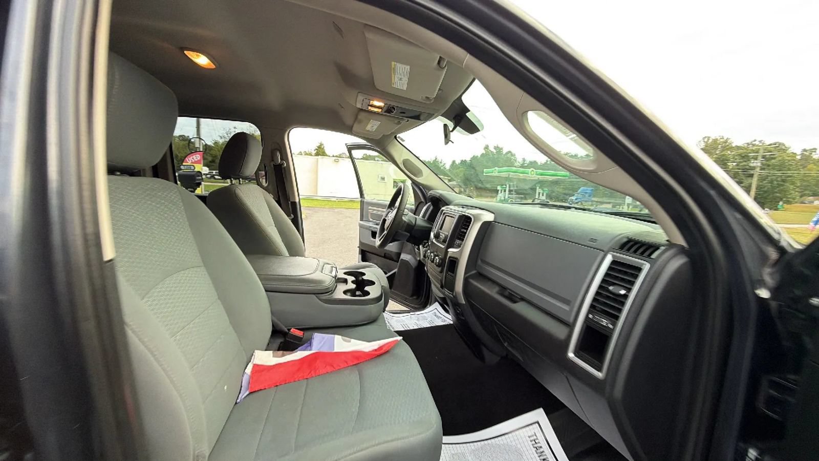 Used 2018 RAM 1500 Classic SLT AWD/4WD image 48