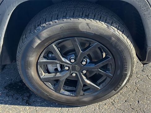 Certified 2024 Jeep Grand Cherokee L Laredo image 9