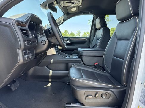 Used 2023 Chevrolet Suburban Premier AWD/4WD image 15