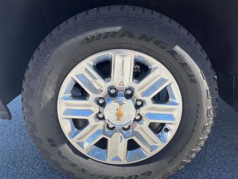 Used 2025 Chevrolet Silverado 2500 High Country w/ Technology Package image 17