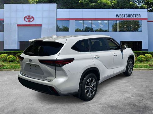 Used 2023 Toyota Highlander XLE AWD/4WD image 7