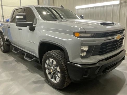 Used 2024 Chevrolet Silverado 2500 Custom w/ Custom Convenience Package AWD/4WD image 2