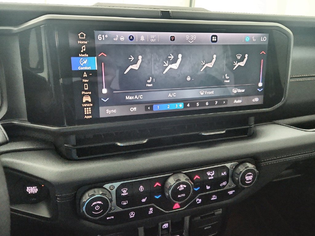 Used 2025 Jeep Wrangler Unlimited Sahara AWD/4WD image 30