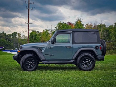 Used 2025 Jeep Wrangler Sport AWD/4WD image 7