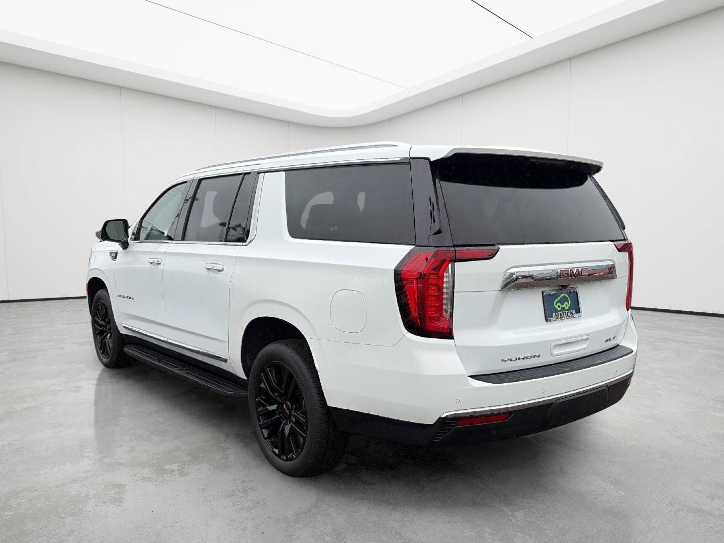 Used 2023 GMC Yukon XL SLT w/ SLT Premium Package AWD/4WD image 5