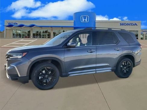 New 2025 Honda Pilot Touring image 1