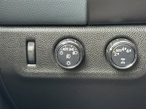 Certified 2018 Chevrolet Colorado Z71 w/ Z71 Midnight Edition image 33