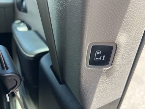 Used 2023 Chrysler Pacifica Touring-L FWD image 36