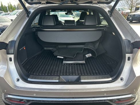 Used 2023 Toyota Venza XLE image 18