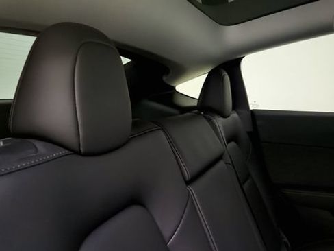 Used 2024 Tesla Model Y 2WD image 38