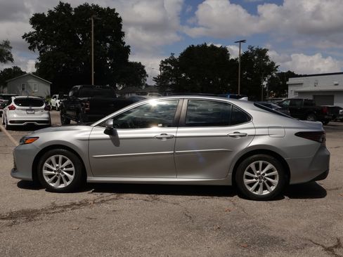 Used 2022 Toyota Camry LE AWD/4WD image 4