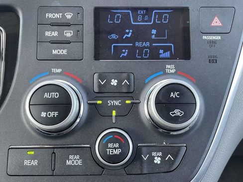 Used 2017 Toyota Sienna LE FWD image 26