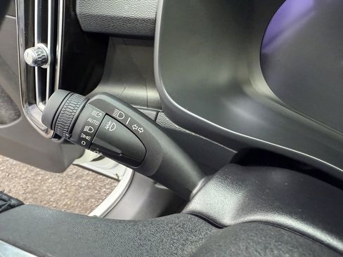 Used 2023 Volvo XC40 Recharge Plus image 29