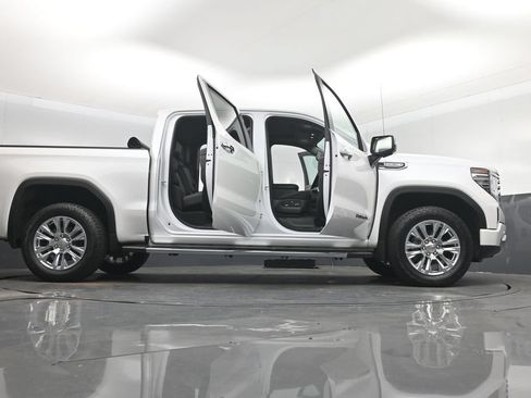 Used 2025 GMC Sierra 1500 Denali w/ Technology Package AWD/4WD image 7