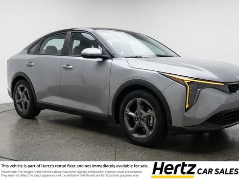 Used 2025 Kia K4 LXS image 1