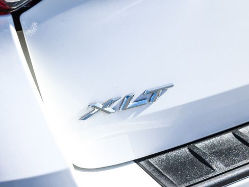 Used 2022 Ford Explorer XLT w/ Equipment Group 202A image 13