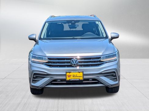 Used 2022 Volkswagen Tiguan SE AWD/4WD image 2