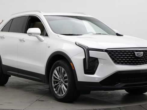 Used 2025 Cadillac XT4 Premium Luxury w/ Cold Weather Package FWD image 3
