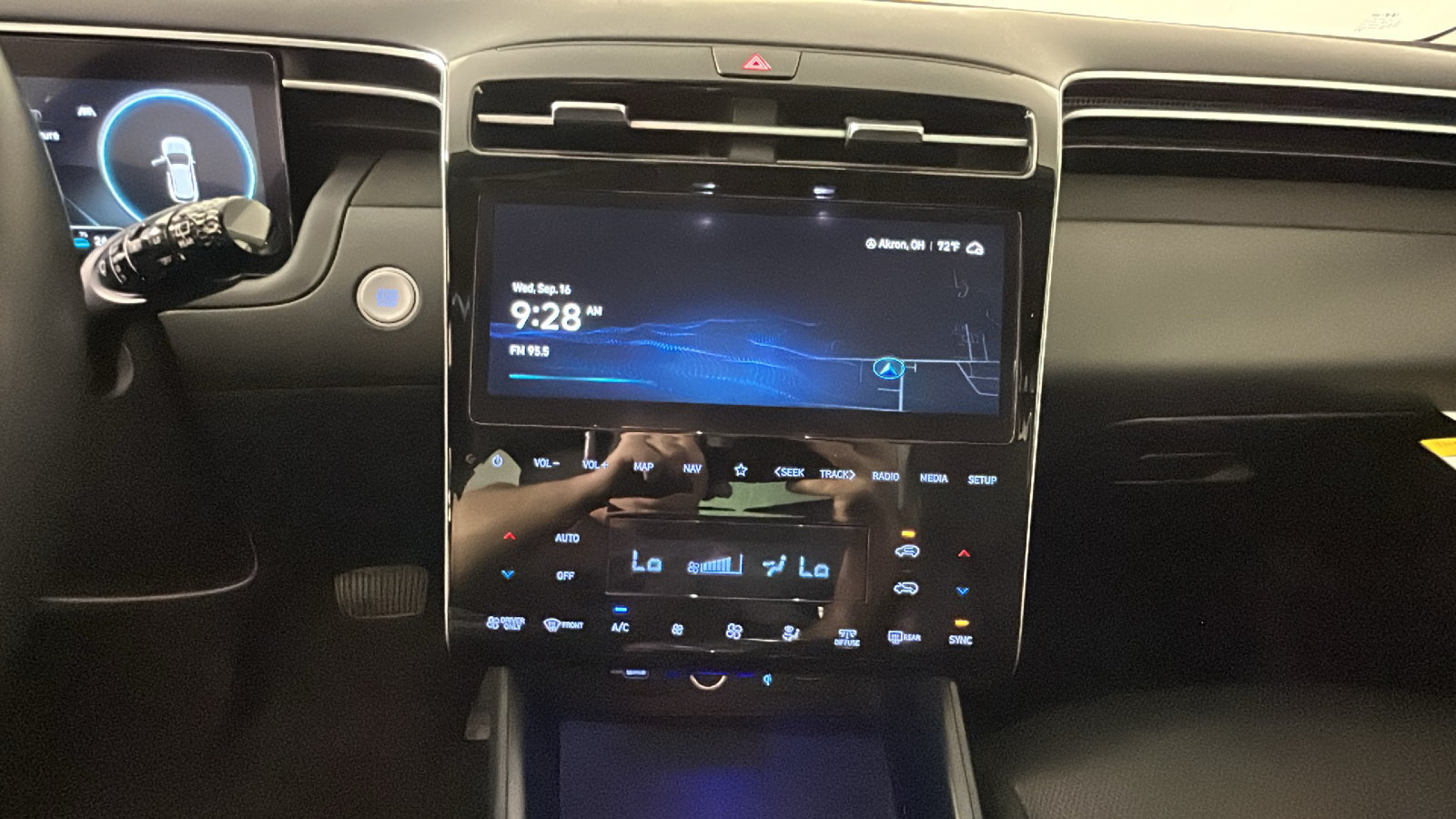 Certified 2024 Hyundai Tucson Limited AWD/4WD image 28