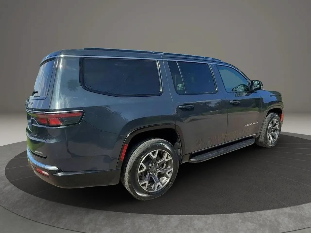 Used 2023 Jeep Wagoneer Series III w/ Preferred Equipment Group AWD/4WD image 4