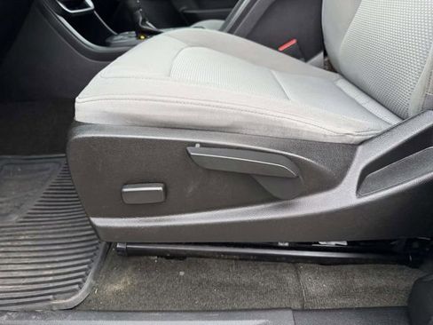 Used 2016 Chevrolet Colorado W/T image 16