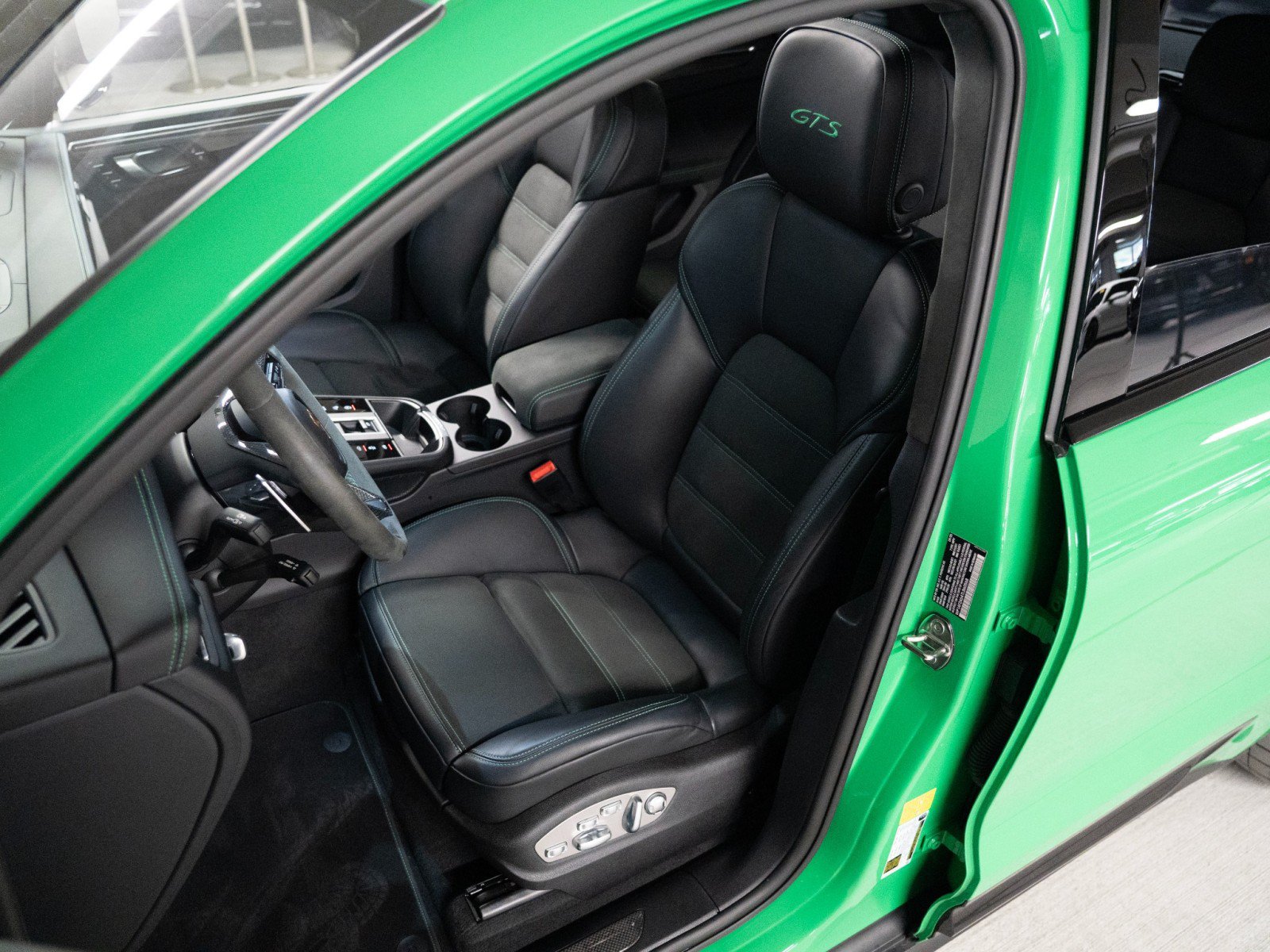 Certified 2026 Porsche Macan GTS AWD/4WD image 5
