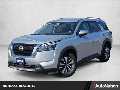 Used 2025 Nissan Pathfinder SL FWD image 1