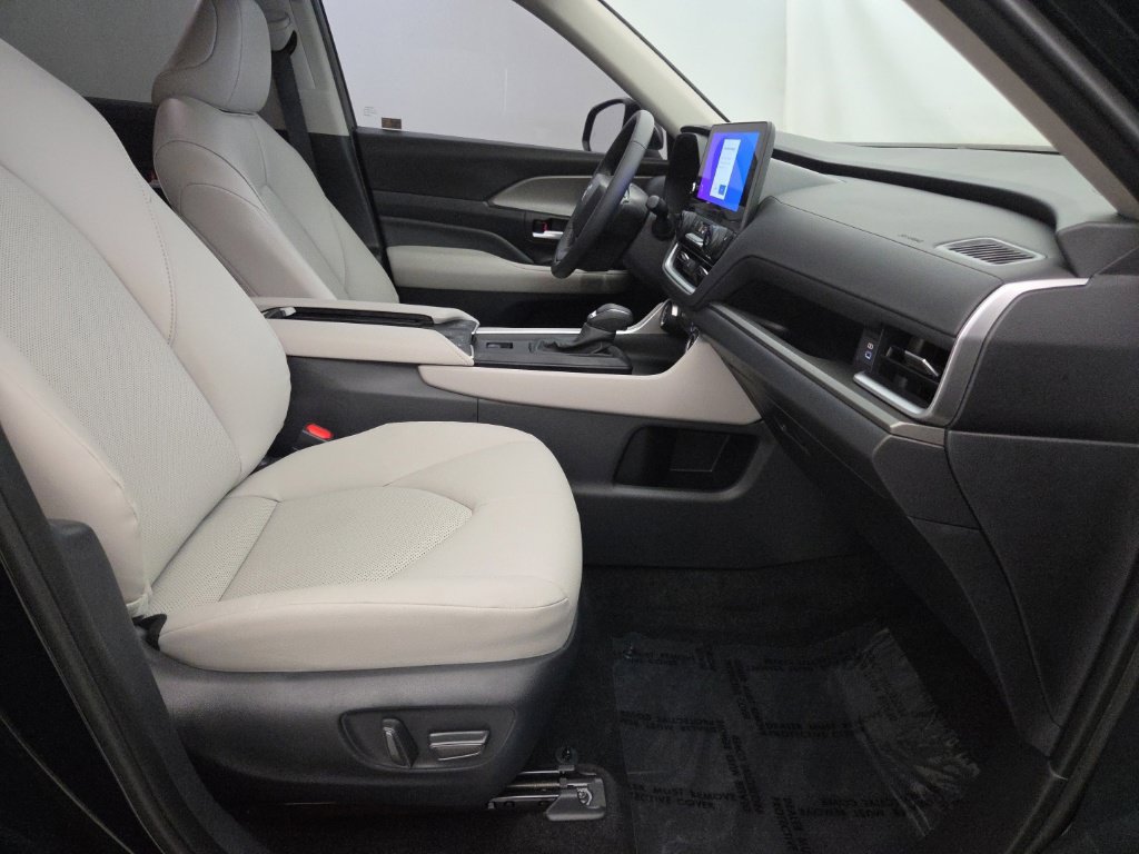 Used 2026 Toyota Grand Highlander AWD Hybrid image 16