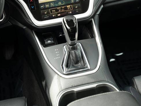 Used 2025 Subaru Outback Limited AWD/4WD image 11