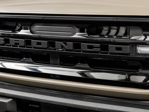 Used 2025 Ford Bronco Outer Banks AWD/4WD image 4