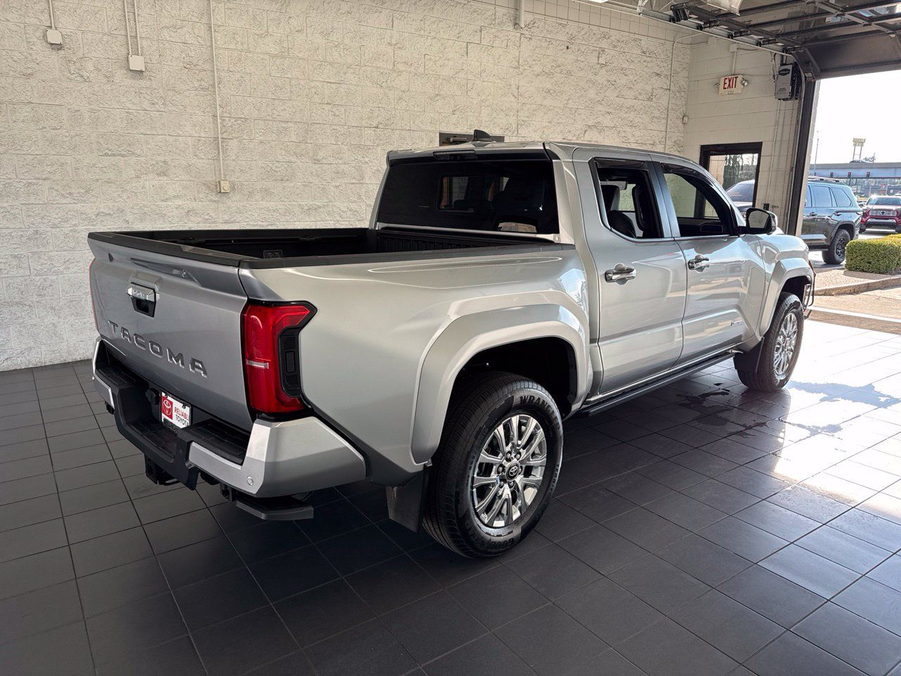 Certified 2025 Toyota Tacoma Limited AWD/4WD image 8