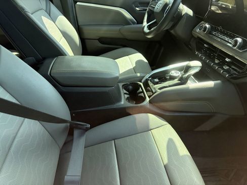 Used 2025 Chevrolet Colorado ZR2 AWD/4WD image 7