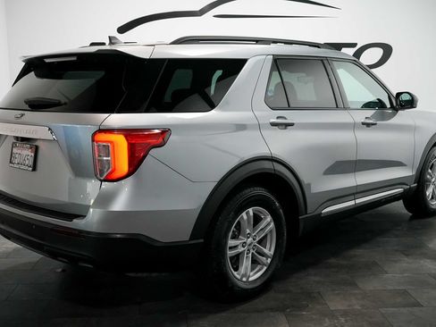 Used 2023 Ford Explorer XLT RWD image 4