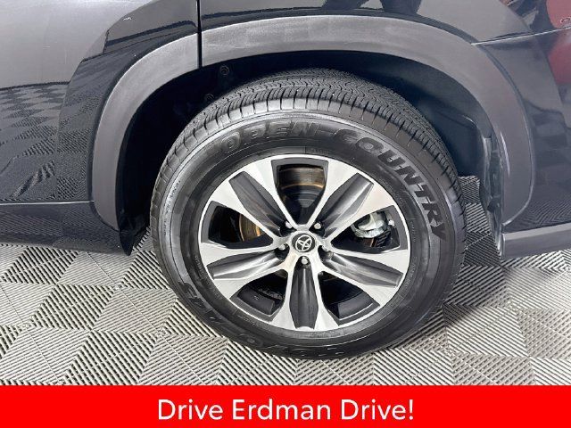 Used 2021 Toyota Highlander XLE FWD image 4
