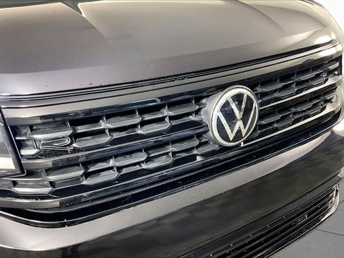 Used 2022 Volkswagen Atlas Cross Sport SEL R-Line AWD/4WD image 29