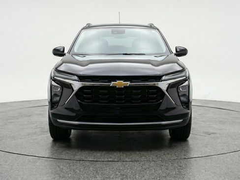 Used 2025 Chevrolet Trax LT image 2