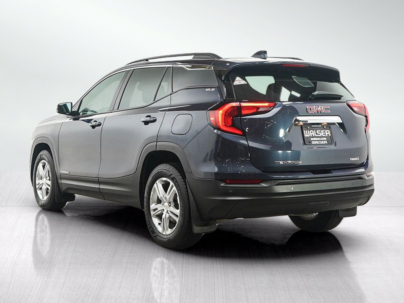 Used 2019 GMC Terrain SLE w/ Driver Convenience Package AWD/4WD image 3