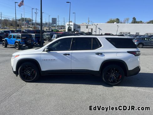 Used 2021 Chevrolet Traverse Premier w/ Redline Edition image 4