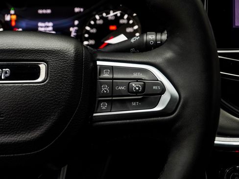 Used 2024 Jeep Compass Limited image 27