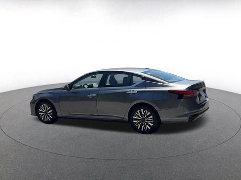 Used 2025 Nissan Altima 2.5 SV FWD image 10