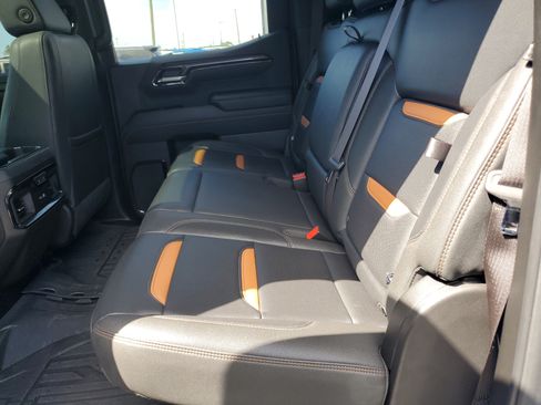 Used 2024 GMC Sierra 1500 AT4 w/ AT4 Preferred Package AWD/4WD image 12
