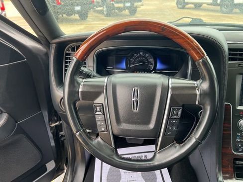 Used 2017 Lincoln Navigator Reserve image 30