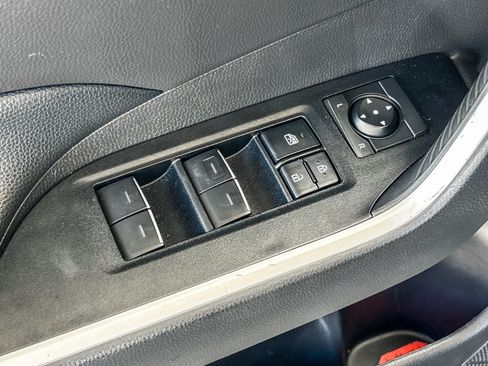 Used 2025 Toyota RAV4 XLE w/ Convenience Package FWD image 25