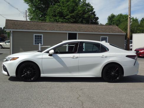 Used 2024 Toyota Camry XSE FWD image 6