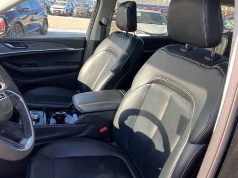 Used 2023 Jeep Grand Cherokee L Limited w/ Black Appearance Package image 12