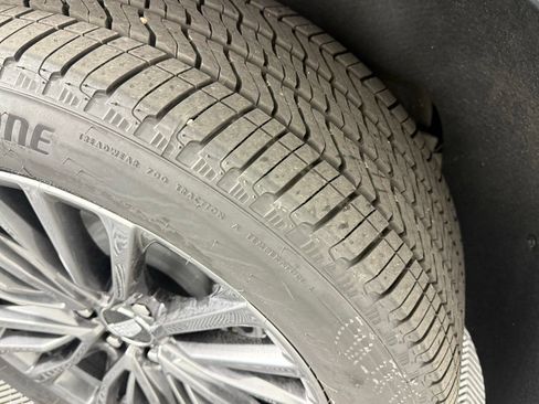 Used 2026 Cadillac Escalade Platinum Sport w/ LPO, Floor Liner Package AWD/4WD image 15