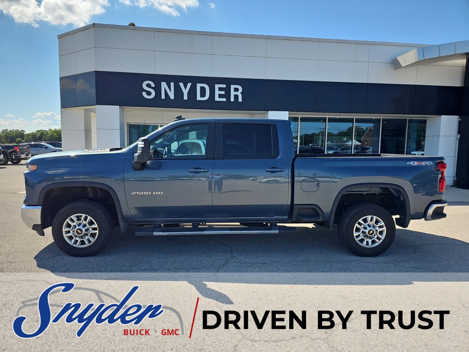 Used 2025 Chevrolet Silverado 2500 LT w/ Convenience Package AWD/4WD image 3