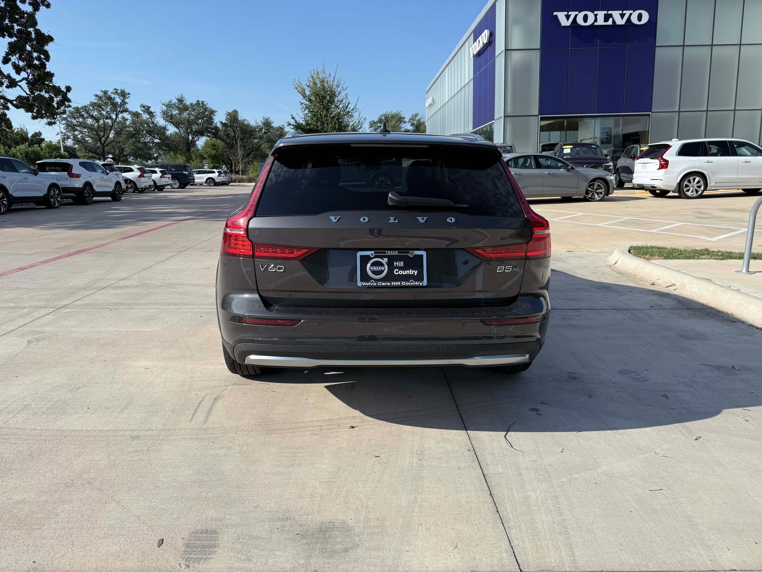 Certified 2025 Volvo V60 B5 Cross Country Plus AWD/4WD image 5