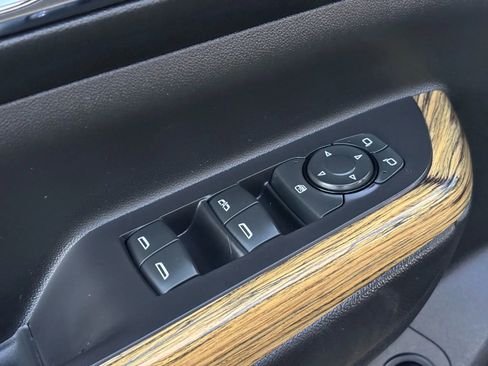 Used 2018 GMC Acadia Denali image 22