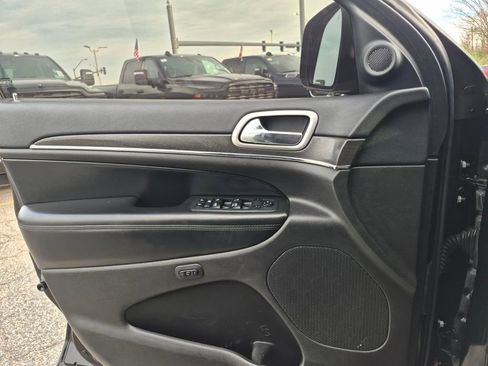 Used 2018 Jeep Grand Cherokee Limited image 14